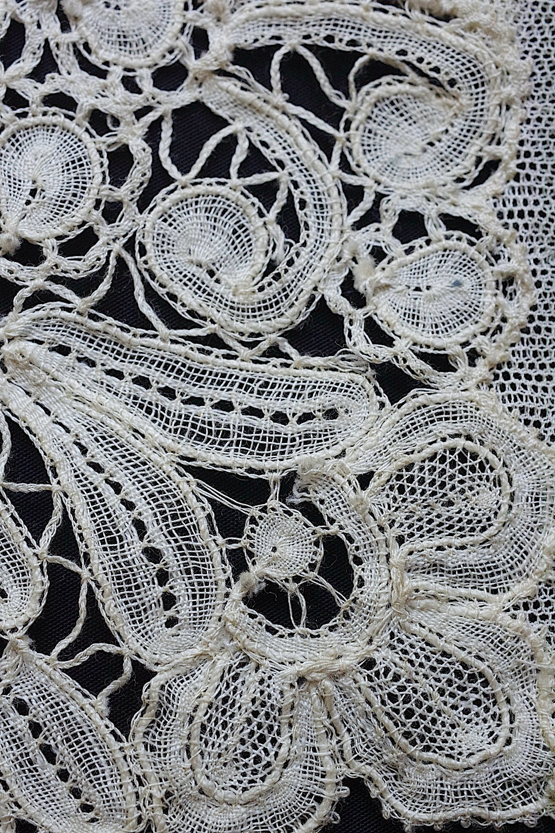 アンティークレース dentelle antique ホニトン ブリュクセルモチーフ .FR a l'epoque