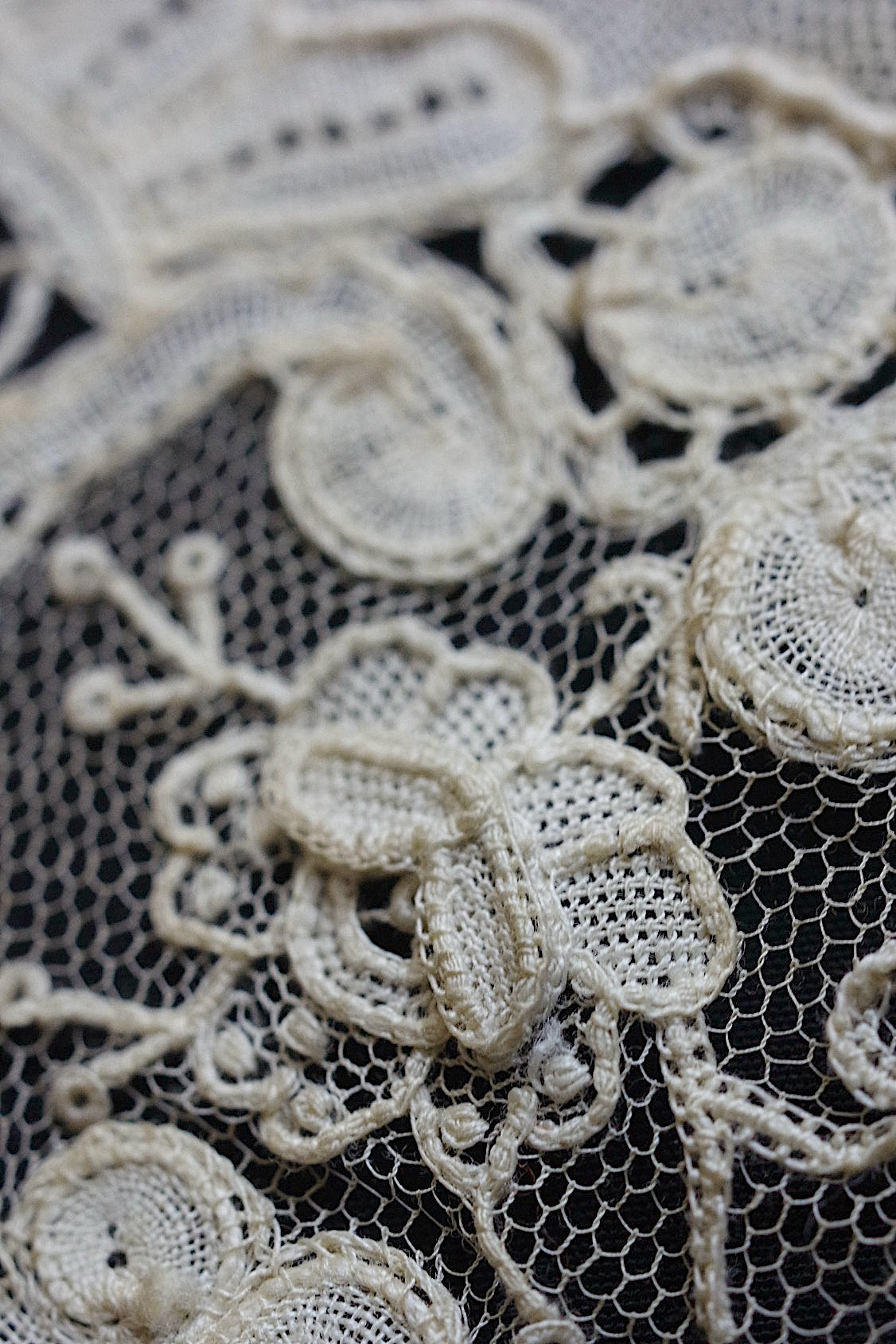 アンティークレース dentelle antique ホニトン ブリュクセルモチーフ .FR a l'epoque