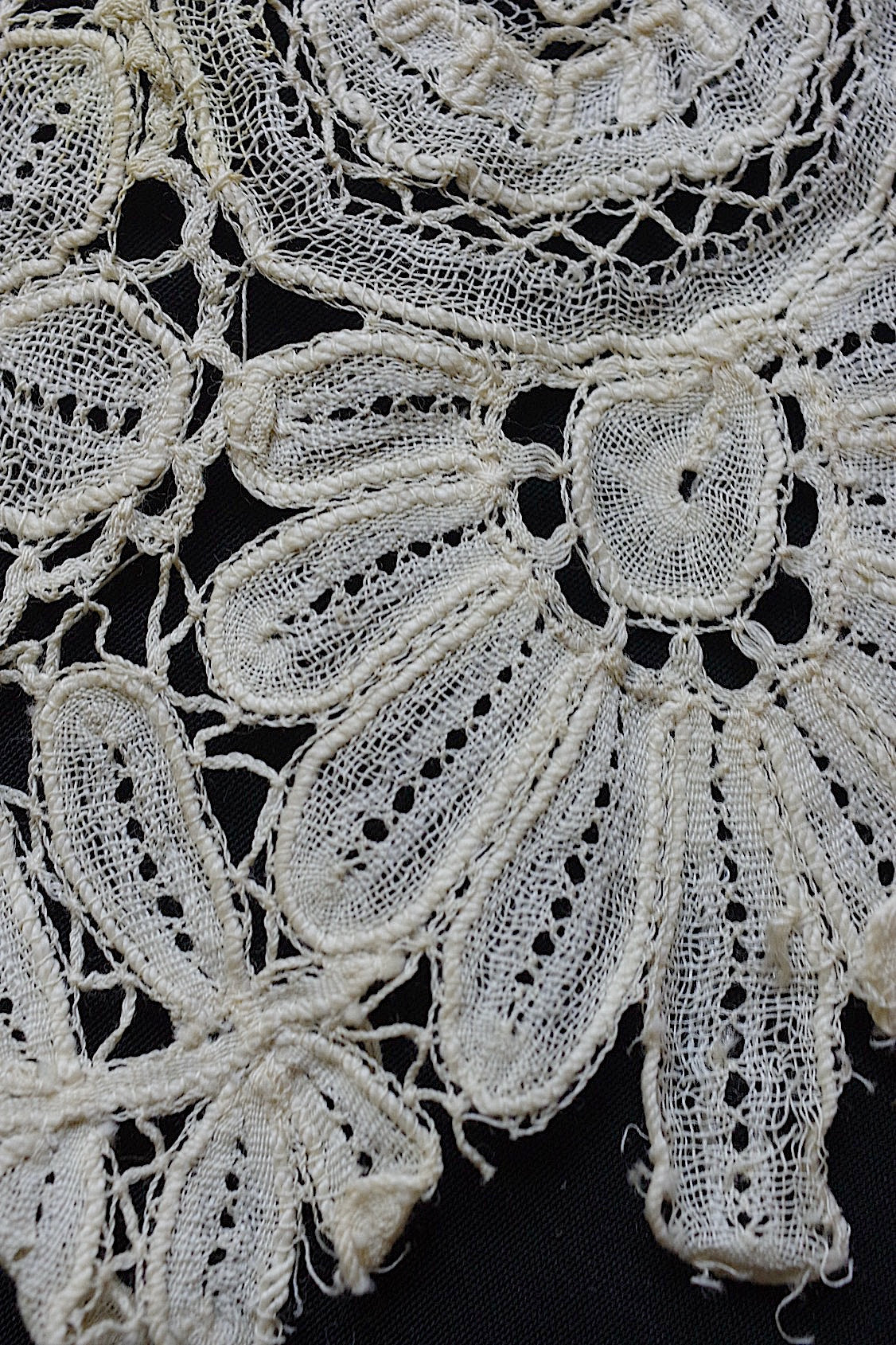 アンティークレース dentelle antique ホニトン ブリュクセルモチーフ  2 .FR a l'epoque