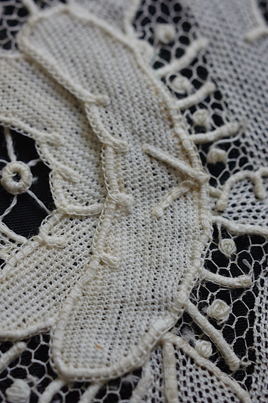 アンティークレース dentelle antique ホニトン ブリュクセルモチーフ  2 .FR a l'epoque