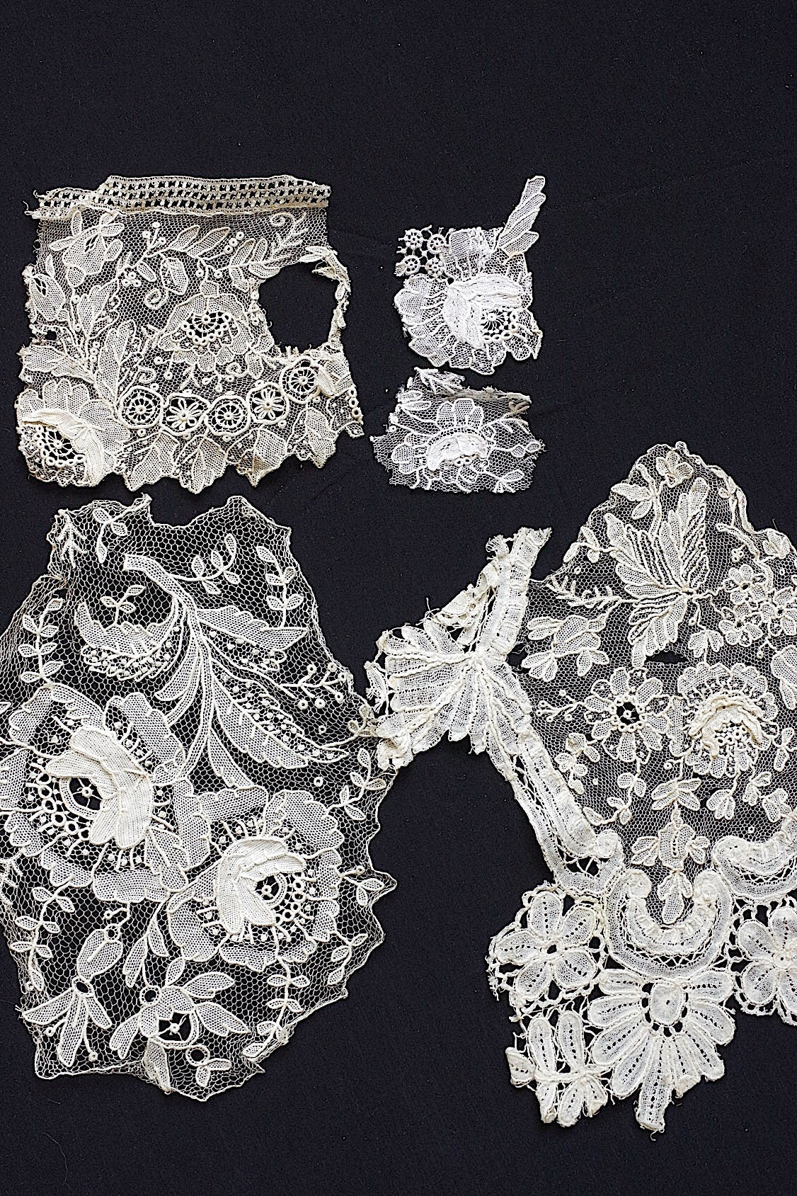 アンティークレース dentelle antique ホニトン ブリュクセルモチーフ  2 .FR a l'epoque