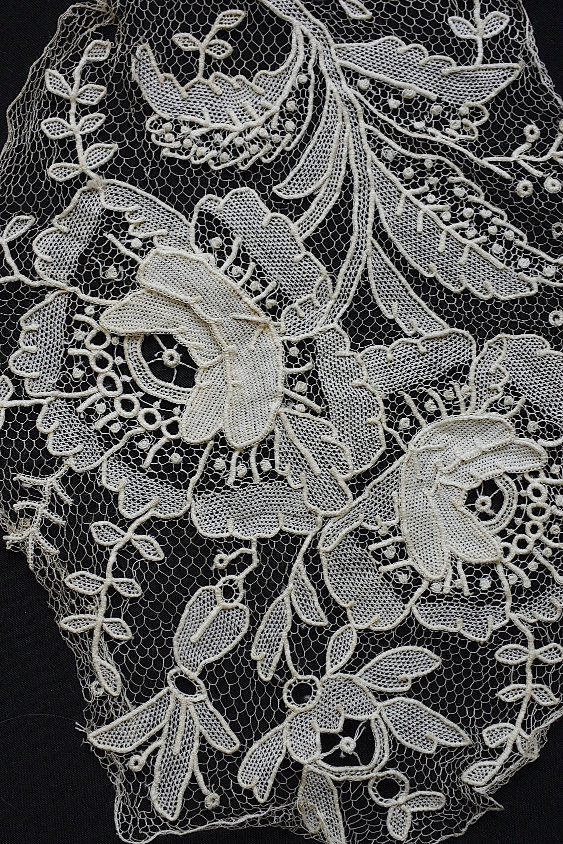 アンティークレース dentelle antique ホニトン ブリュクセルモチーフ  2 .FR a l'epoque