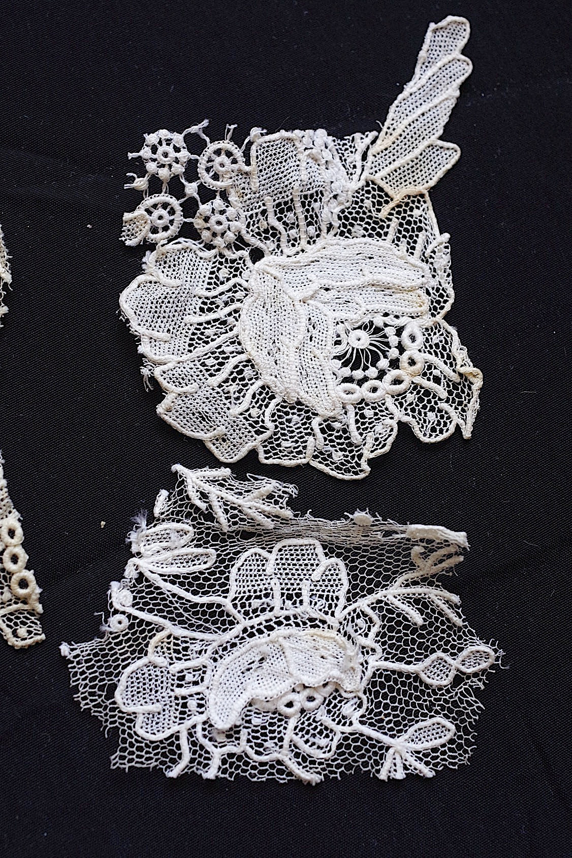 アンティークレース dentelle antique ホニトン ブリュクセルモチーフ  2 .FR a l'epoque