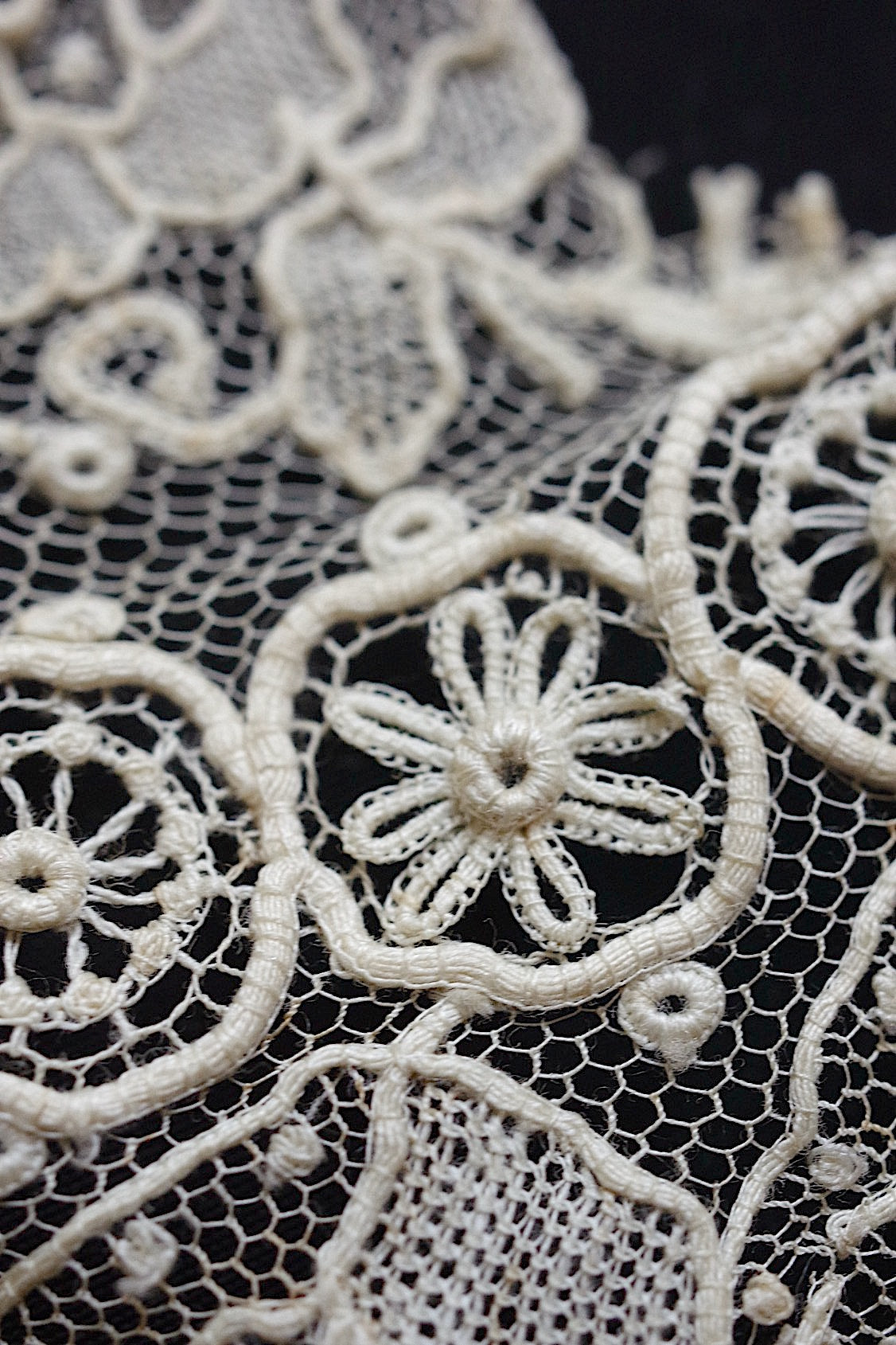 アンティークレース dentelle antique ホニトン ブリュクセルモチーフ  2 .FR a l'epoque