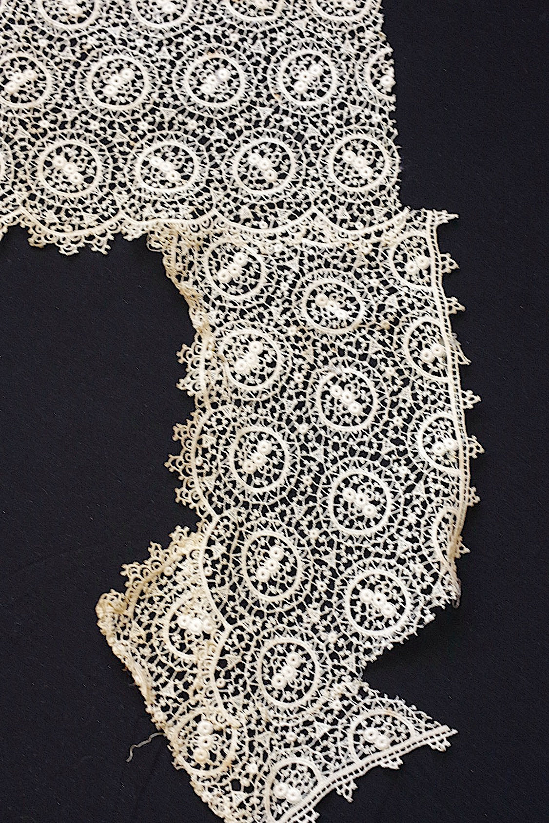 アンティークレース dentelle antique 素材用 端切れ+レティセラ襟 .FR a l'epoque