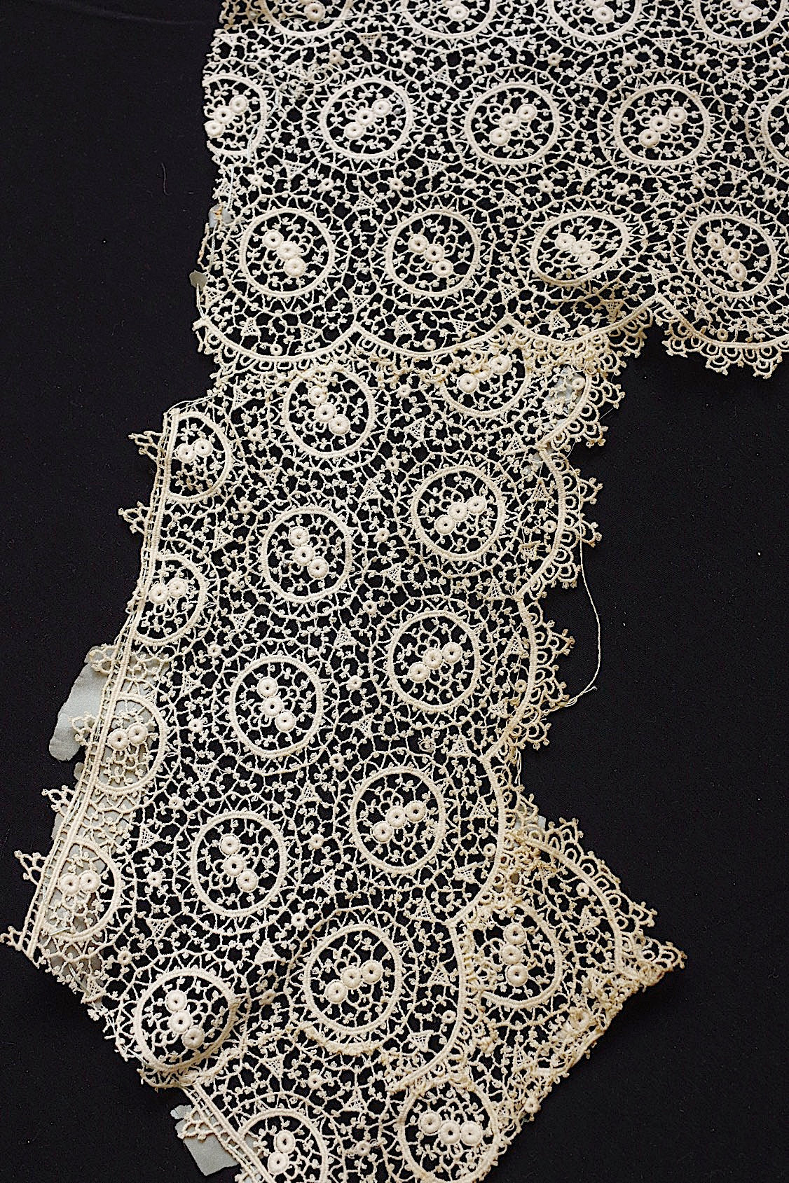 アンティークレース dentelle antique 素材用 端切れ+レティセラ襟 .FR a l'epoque