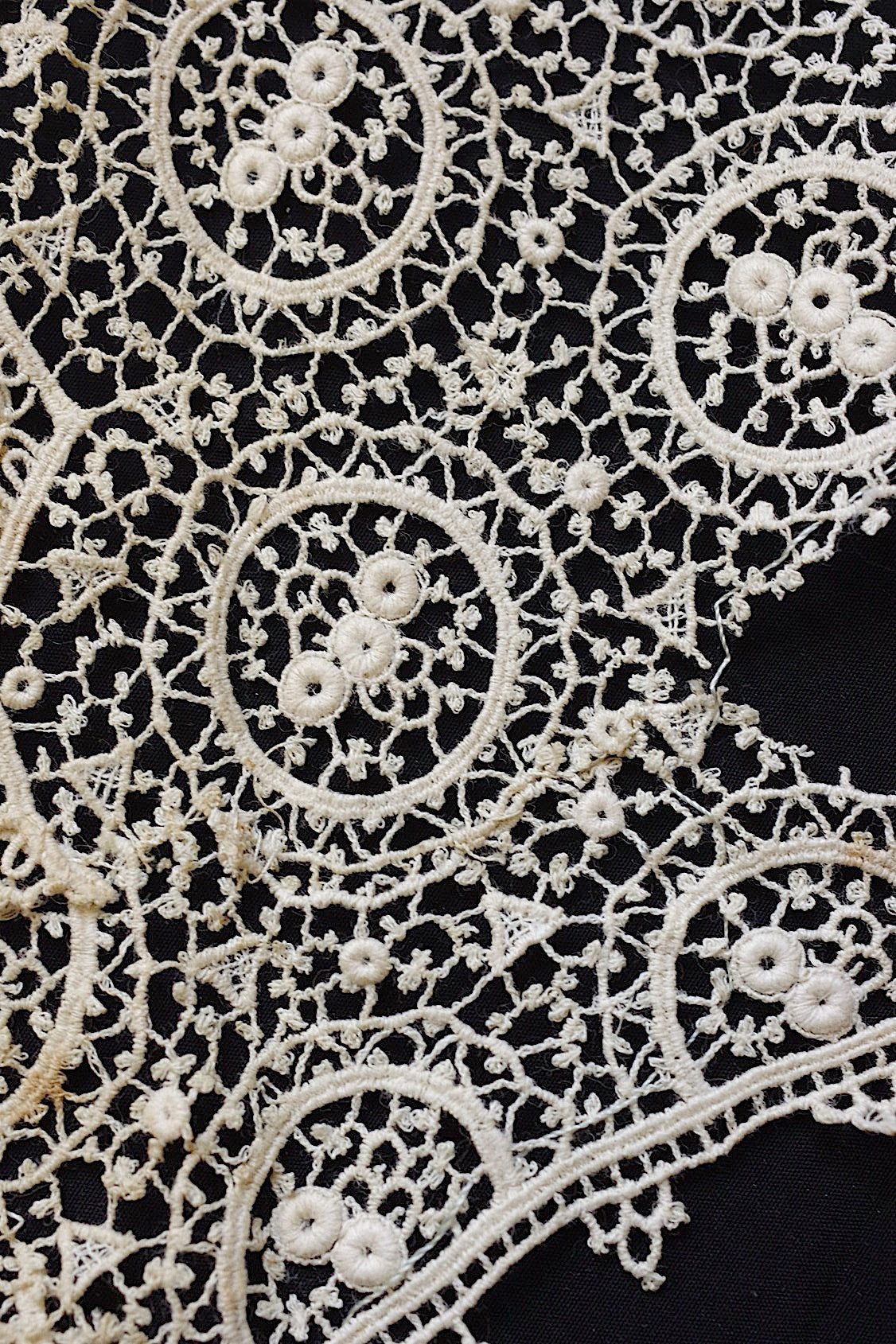 アンティークレース dentelle antique 素材用 端切れ+レティセラ襟 .FR a l'epoque