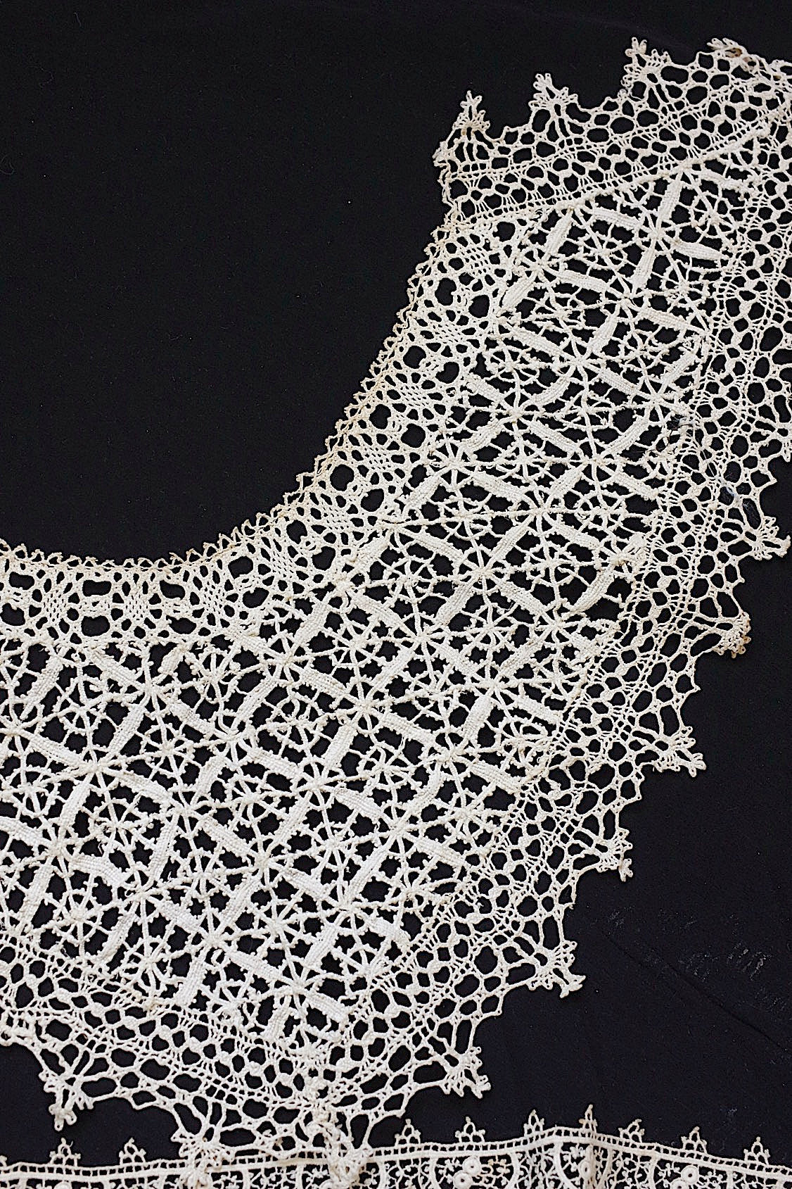 アンティークレース dentelle antique 素材用 端切れ+レティセラ襟 .FR a l'epoque