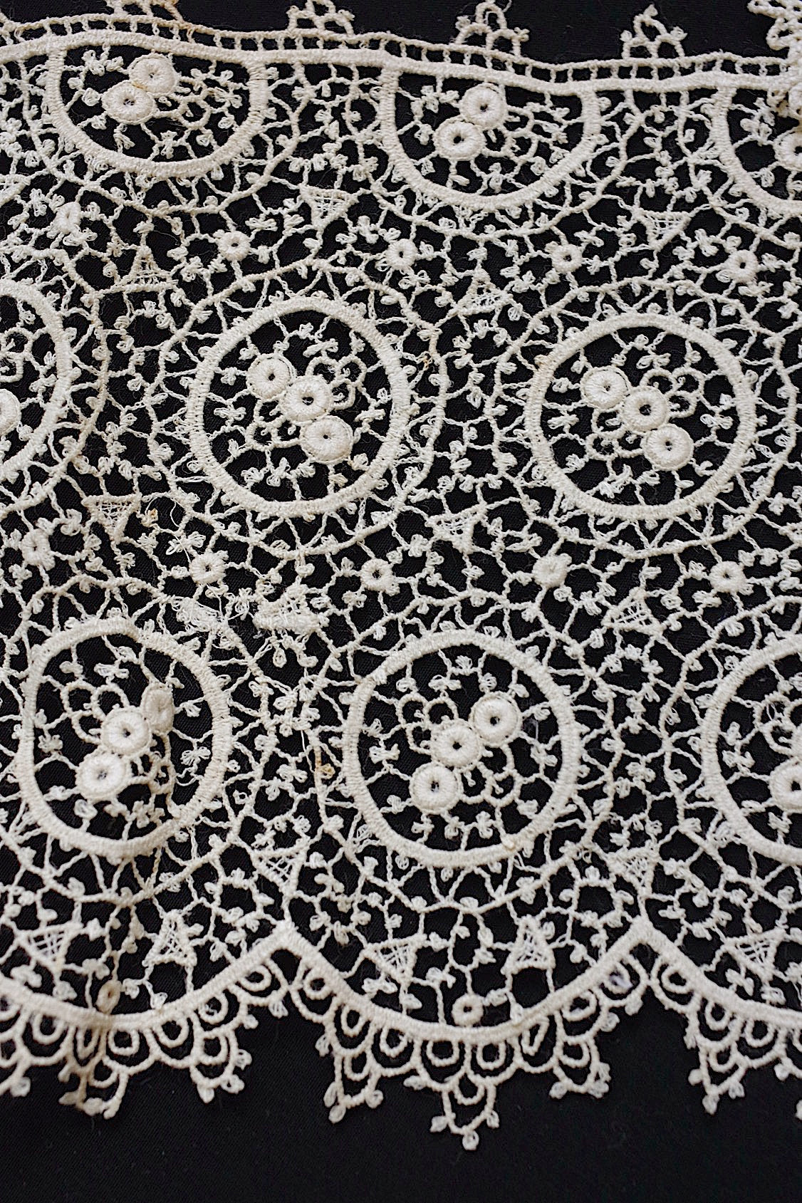 アンティークレース dentelle antique 素材用 端切れ+レティセラ襟 .FR a l'epoque