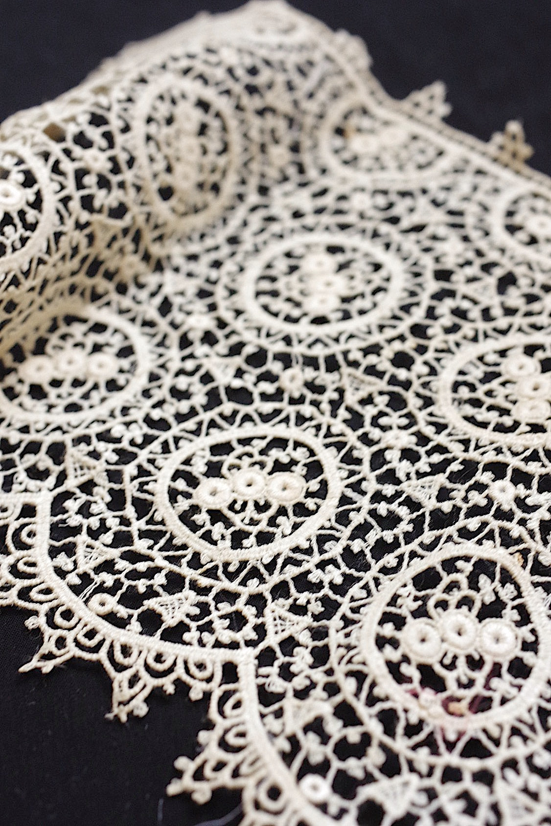 アンティークレース dentelle antique 素材用 端切れ+レティセラ襟 .FR a l'epoque