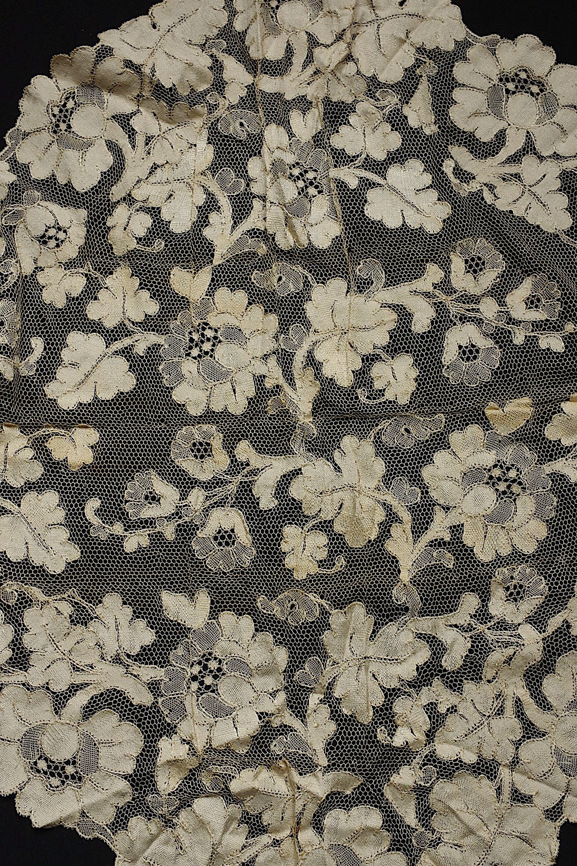 アンティークレース dentelle antique  ブロンド ショール .FR a l'epoque