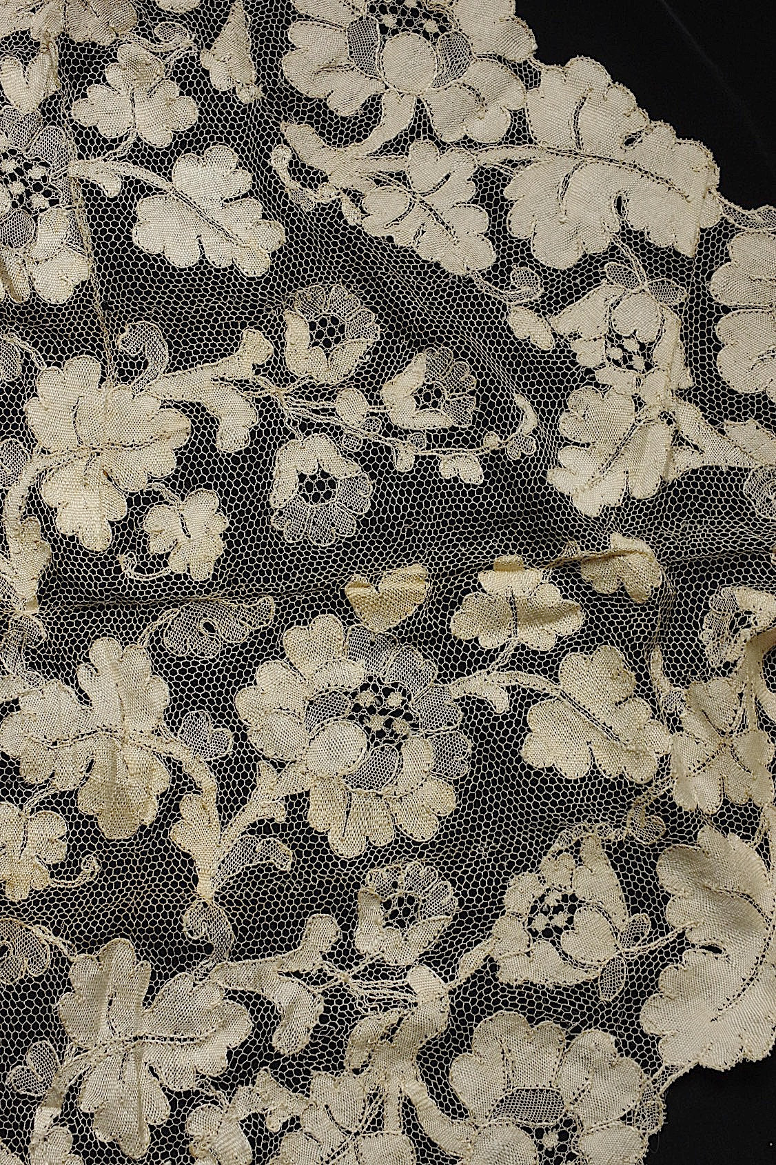 アンティークレース dentelle antique  ブロンド ショール .FR a l'epoque