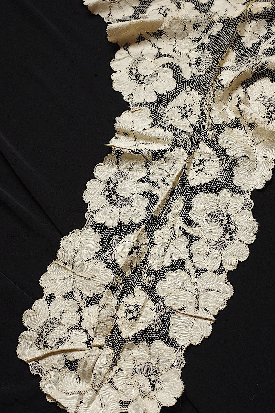 アンティークレース dentelle antique  ブロンド ショール .FR a l'epoque