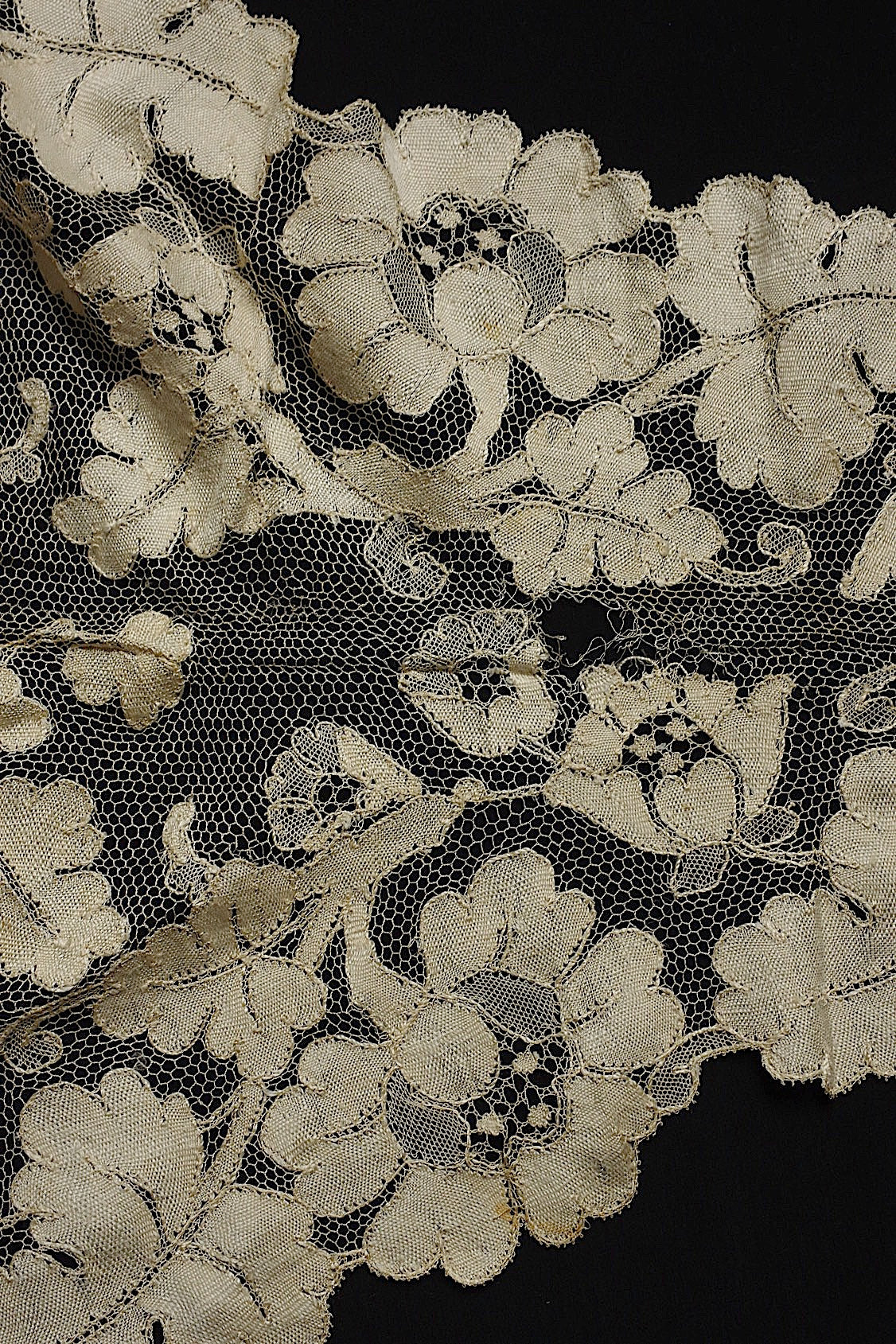 アンティークレース dentelle antique  ブロンド ショール .FR a l'epoque