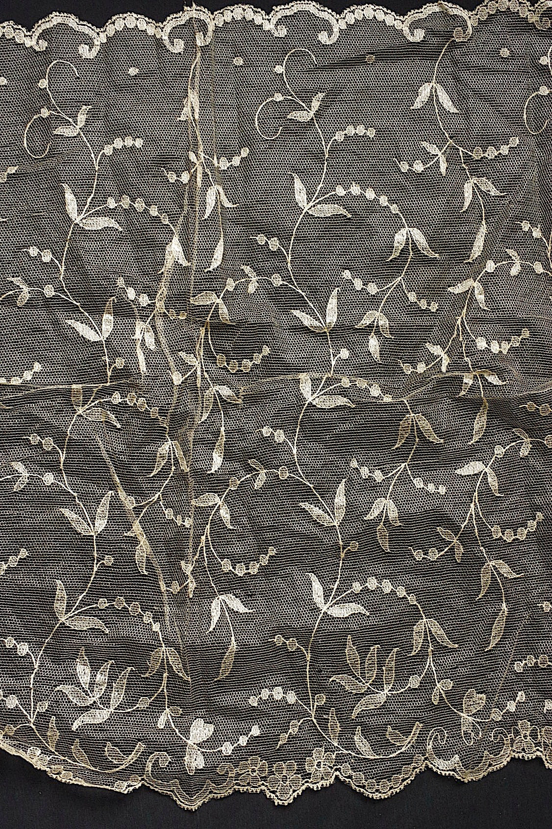 アンティークレース dentelle antique  シルクレース .FR a l'epoque