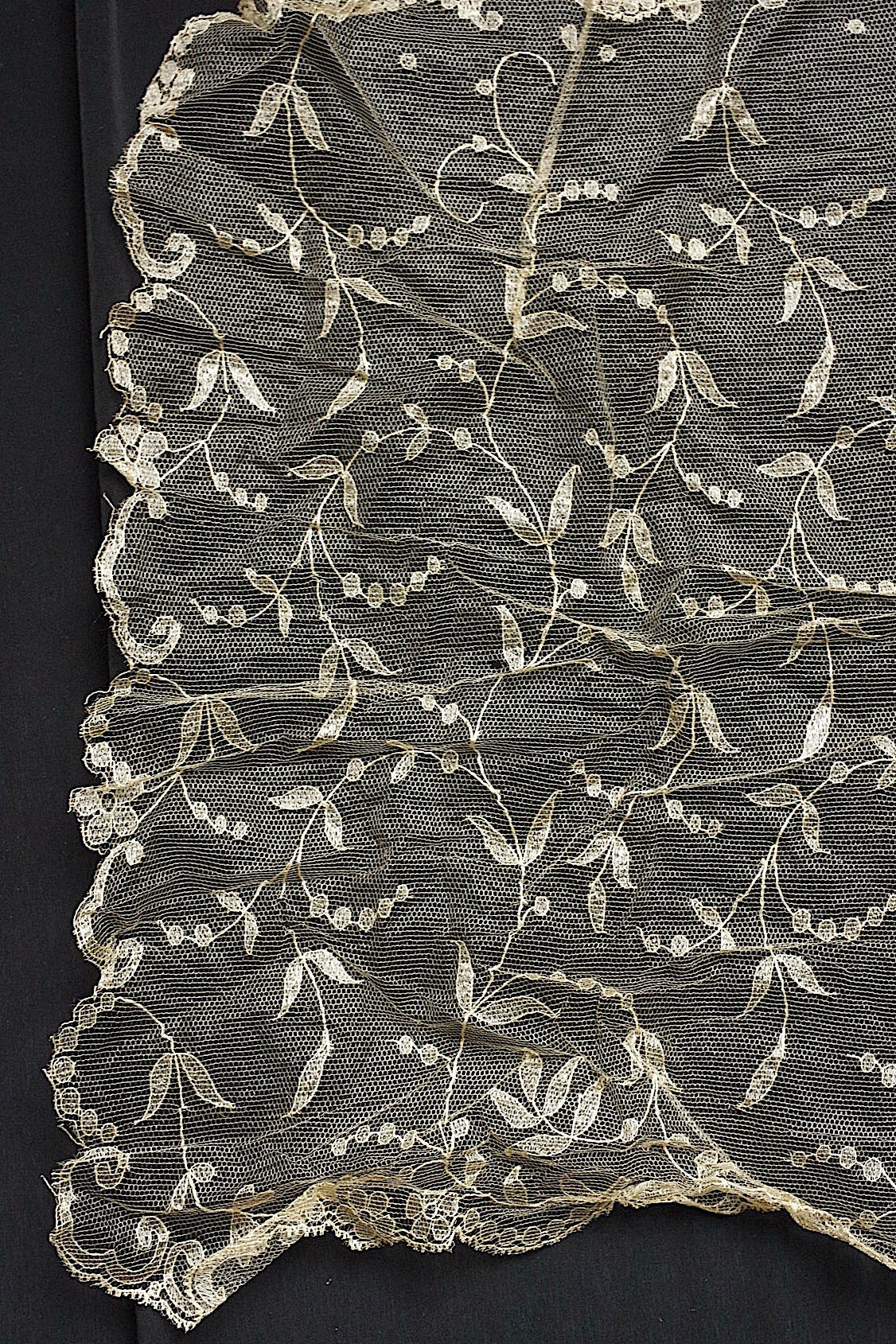 アンティークレース dentelle antique  シルクレース .FR a l'epoque