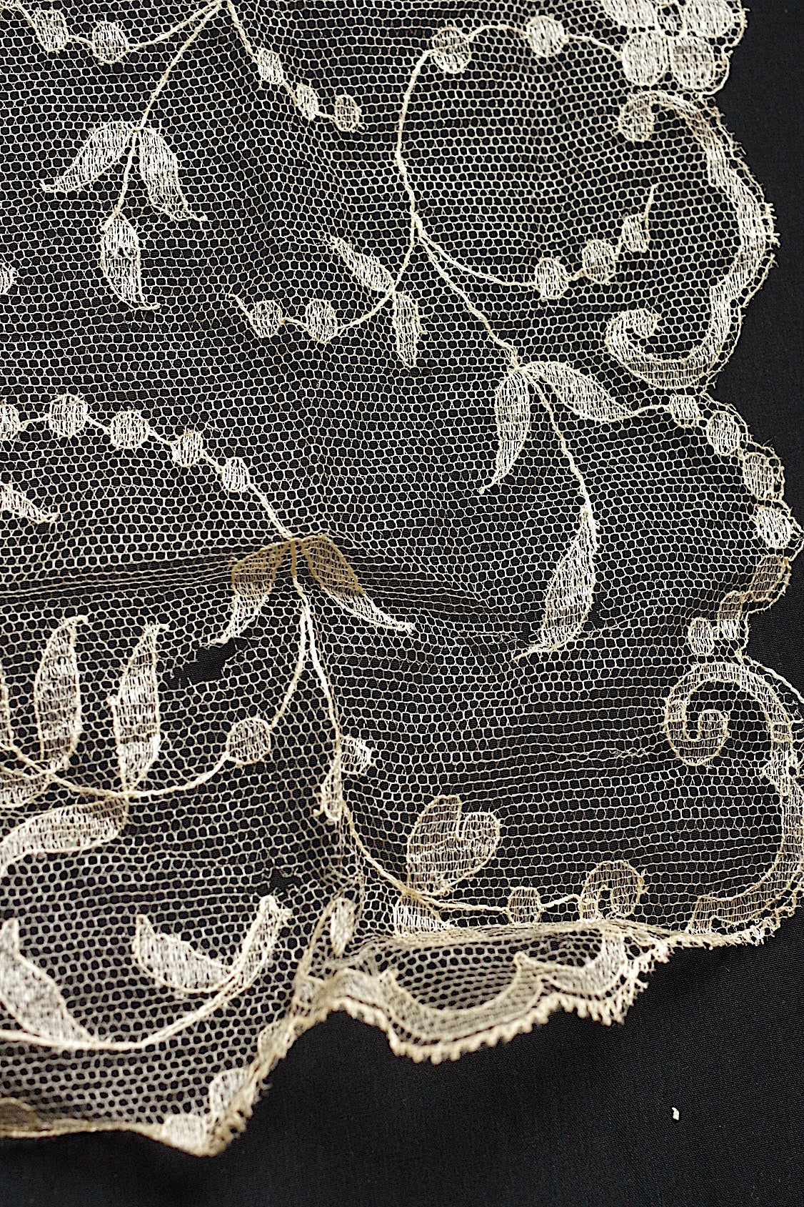 アンティークレース dentelle antique  シルクレース .FR a l'epoque