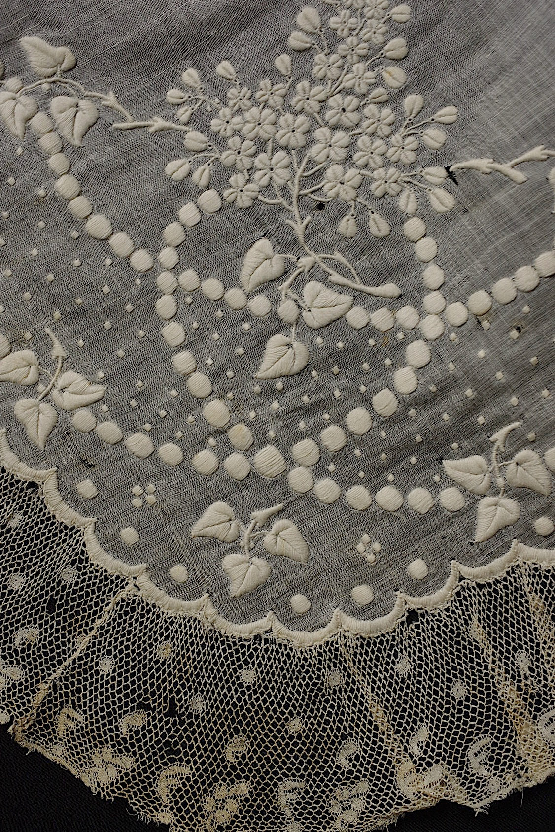 アンティーク刺繍ハンカチ antique monchoir 1 .FR a l'epoque