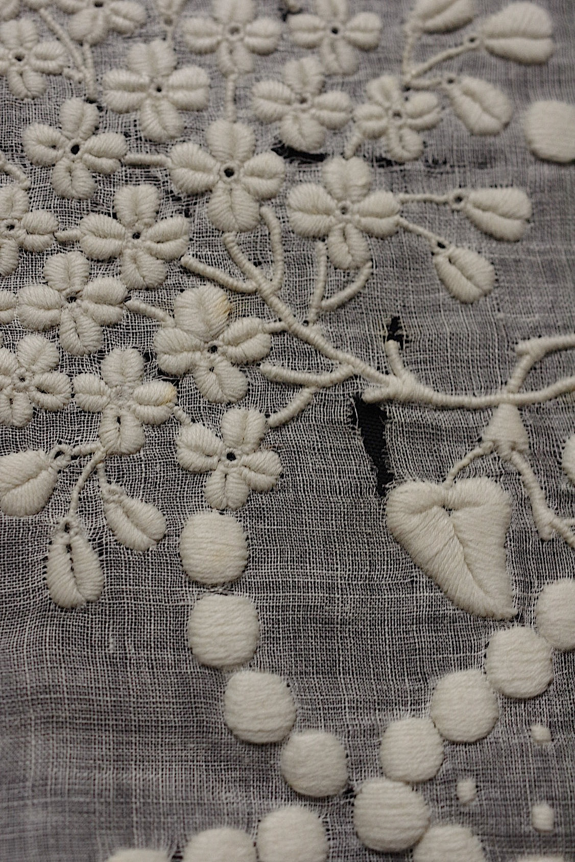 アンティーク刺繍ハンカチ antique monchoir 1 .FR a l'epoque