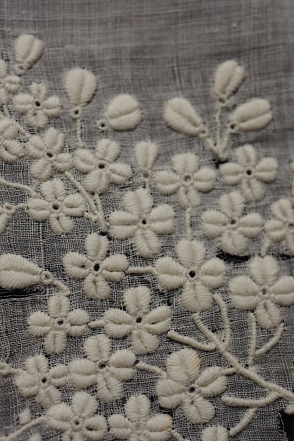 アンティーク刺繍ハンカチ antique monchoir 1 .FR a l'epoque