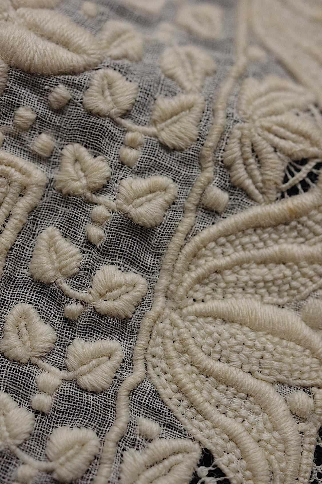 アンティーク刺繍ハンカチ antique monchoir 2 .FR a l'epoque