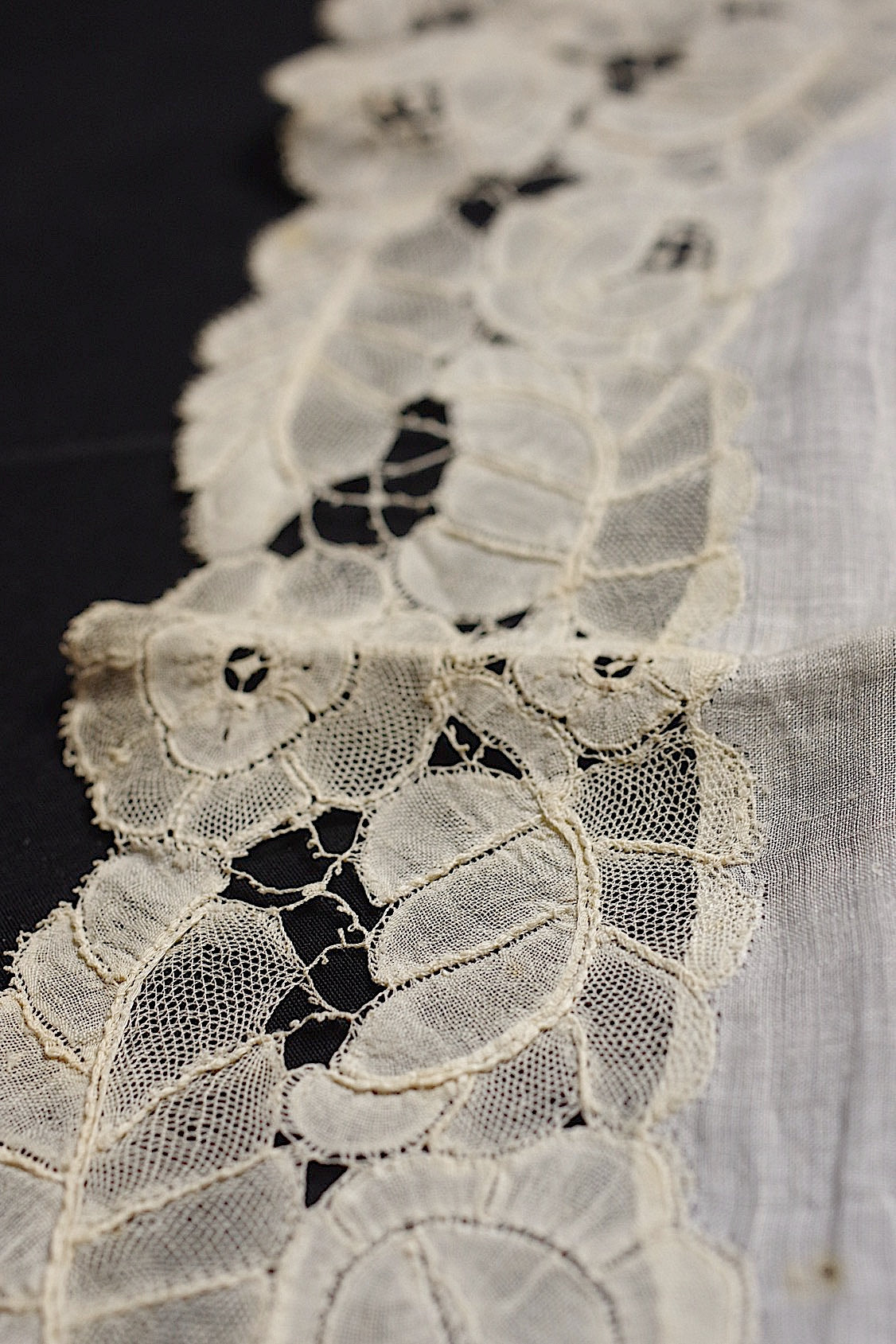 アンティーク刺繍ハンカチ antique monchoir 3 .FR a l'epoque