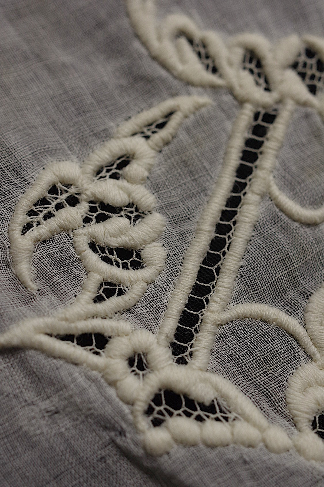 アンティーク刺繍ハンカチ antique monchoir 4 .FR a l'epoque