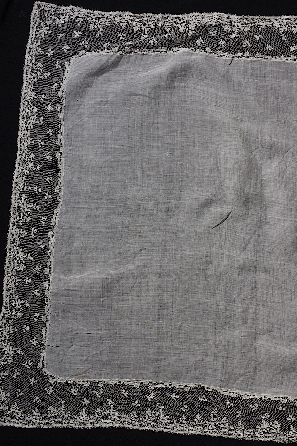 アンティーク刺繍ハンカチ antique monchoir 4 .FR a l'epoque