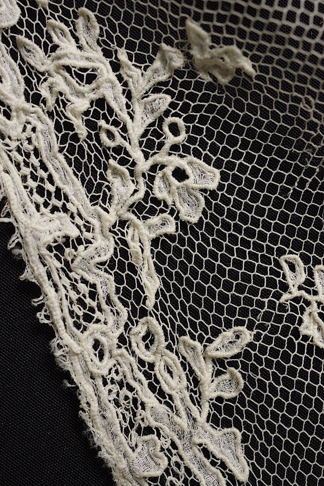 アンティーク刺繍ハンカチ antique monchoir 4 .FR a l'epoque