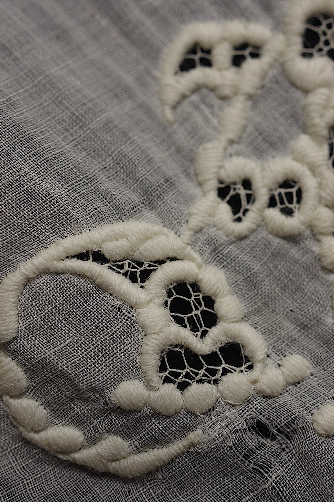 アンティーク刺繍ハンカチ antique monchoir 4 .FR a l'epoque