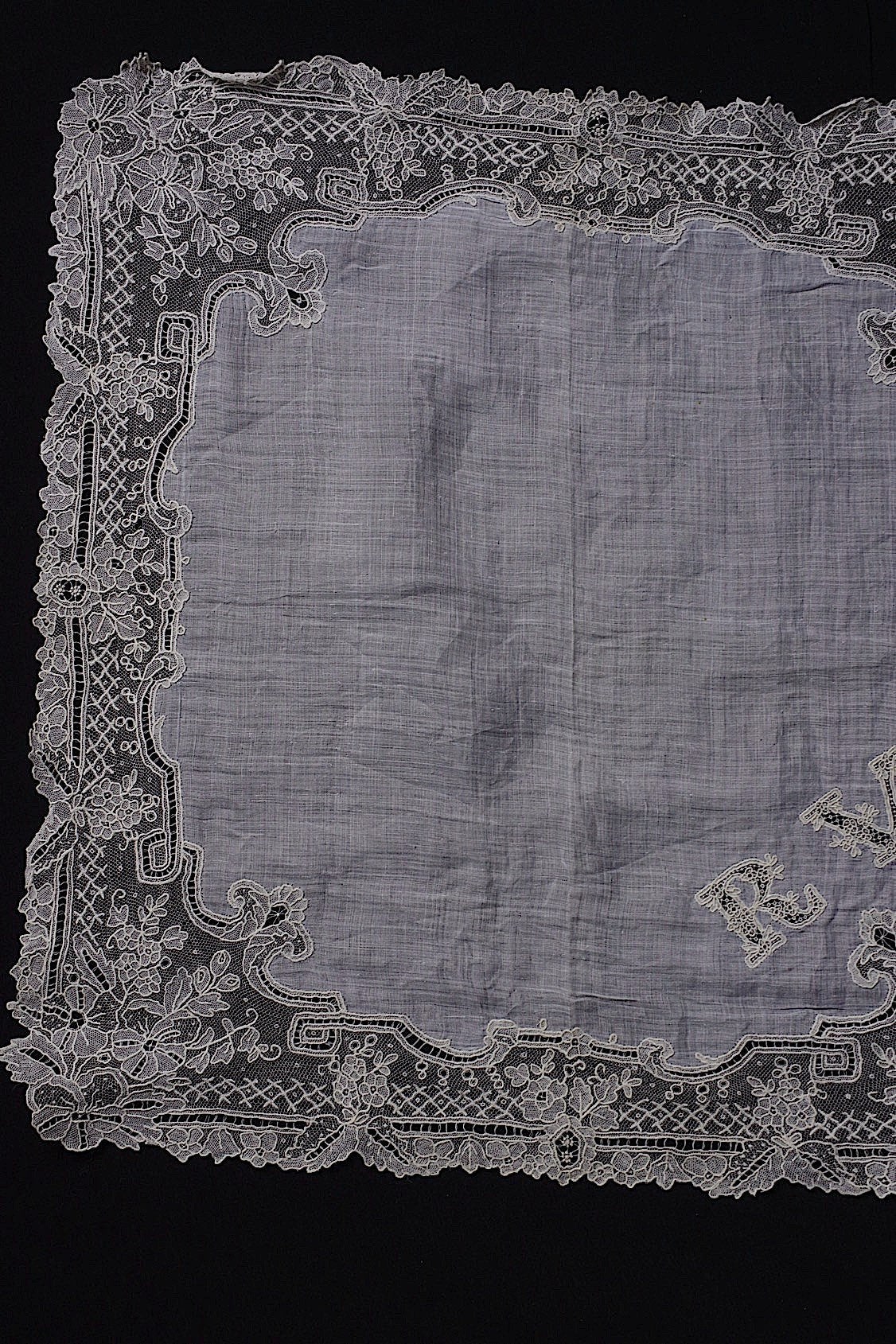 アンティーク刺繍ハンカチ antique monchoir 6 .FR a l'epoque