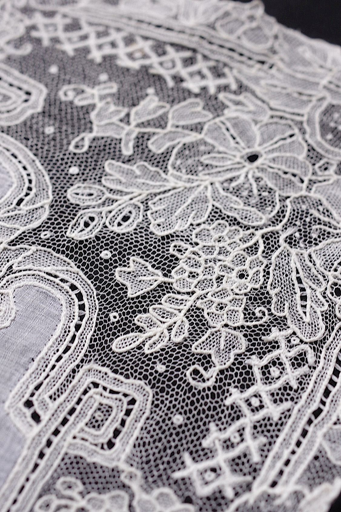 アンティーク刺繍ハンカチ antique monchoir 6 .FR a l'epoque