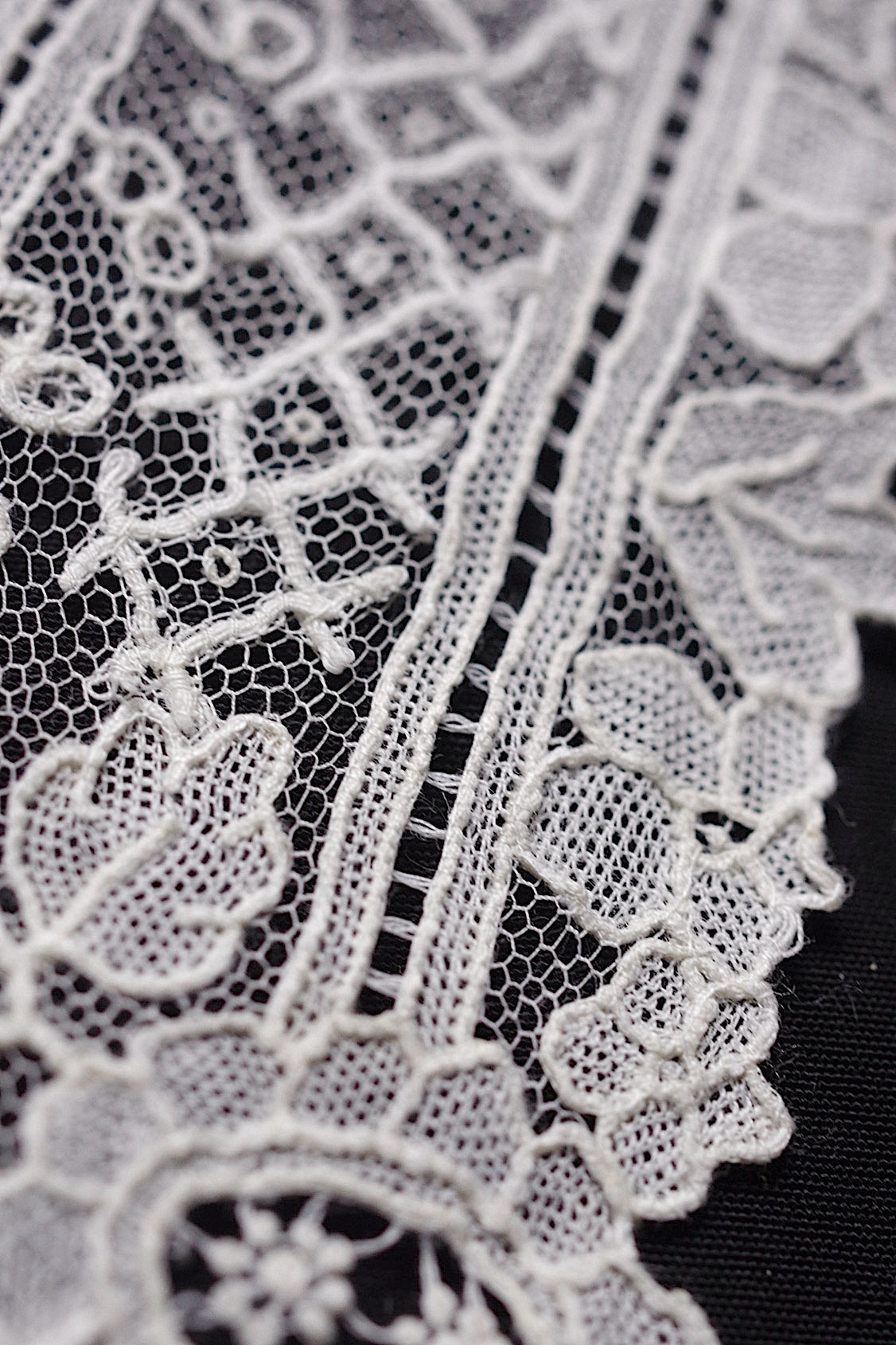 アンティーク刺繍ハンカチ antique monchoir 6 .FR a l'epoque