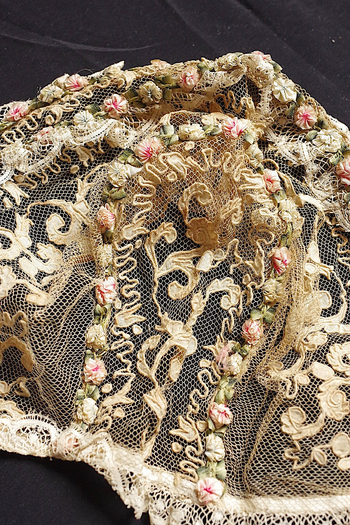 アンティークレースボネ dentelle antique bonnet .FR a l'epoque