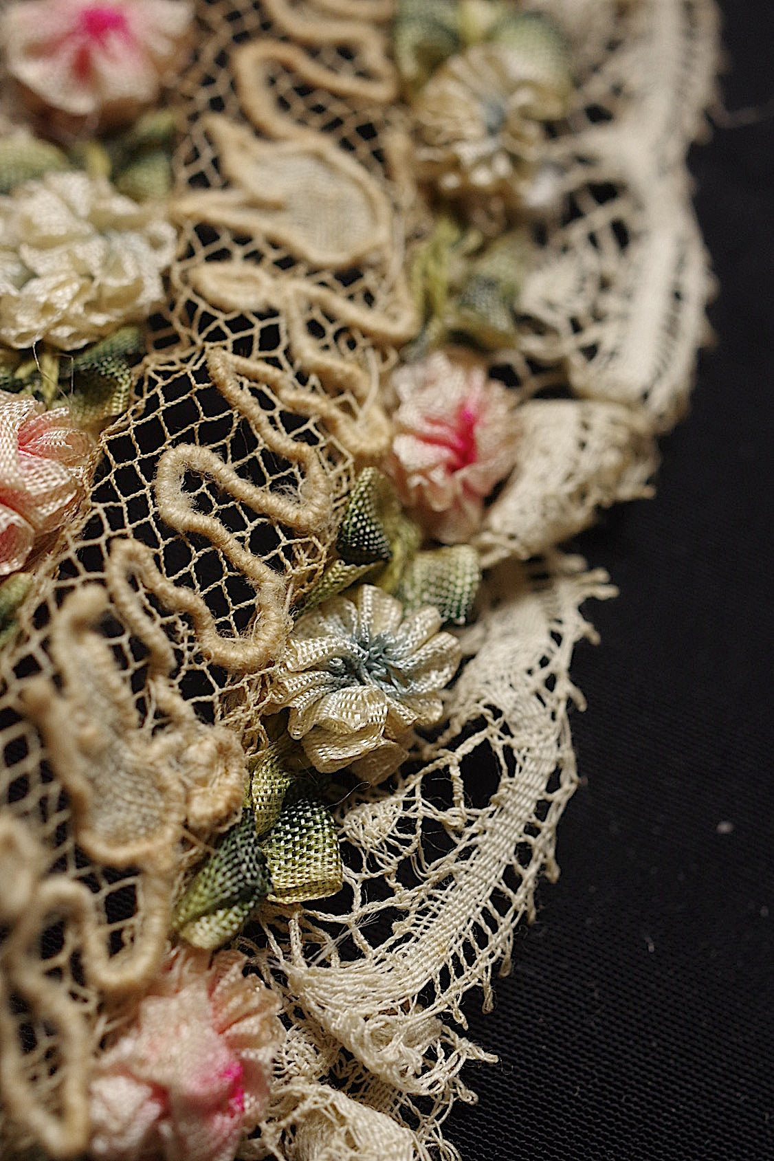 アンティークレースボネ dentelle antique bonnet .FR a l'epoque