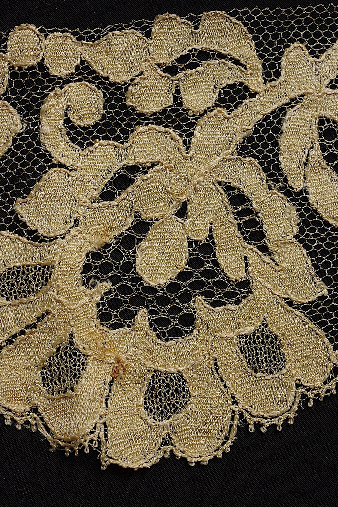 アンティークレース dentelle antique blonde 222cm .FR a l'epoque