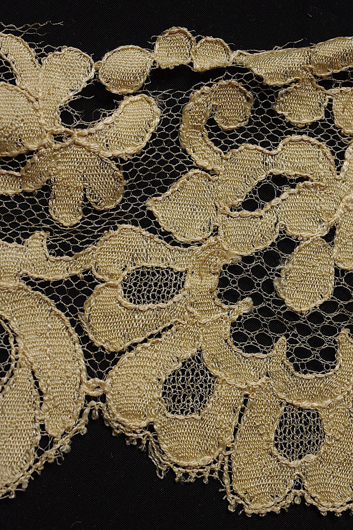 アンティークレース dentelle antique blonde 222cm .FR a l'epoque