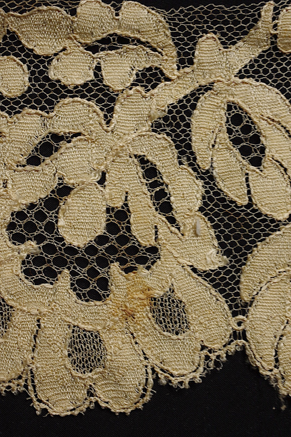 アンティークレース dentelle antique blonde 222cm .FR a l'epoque