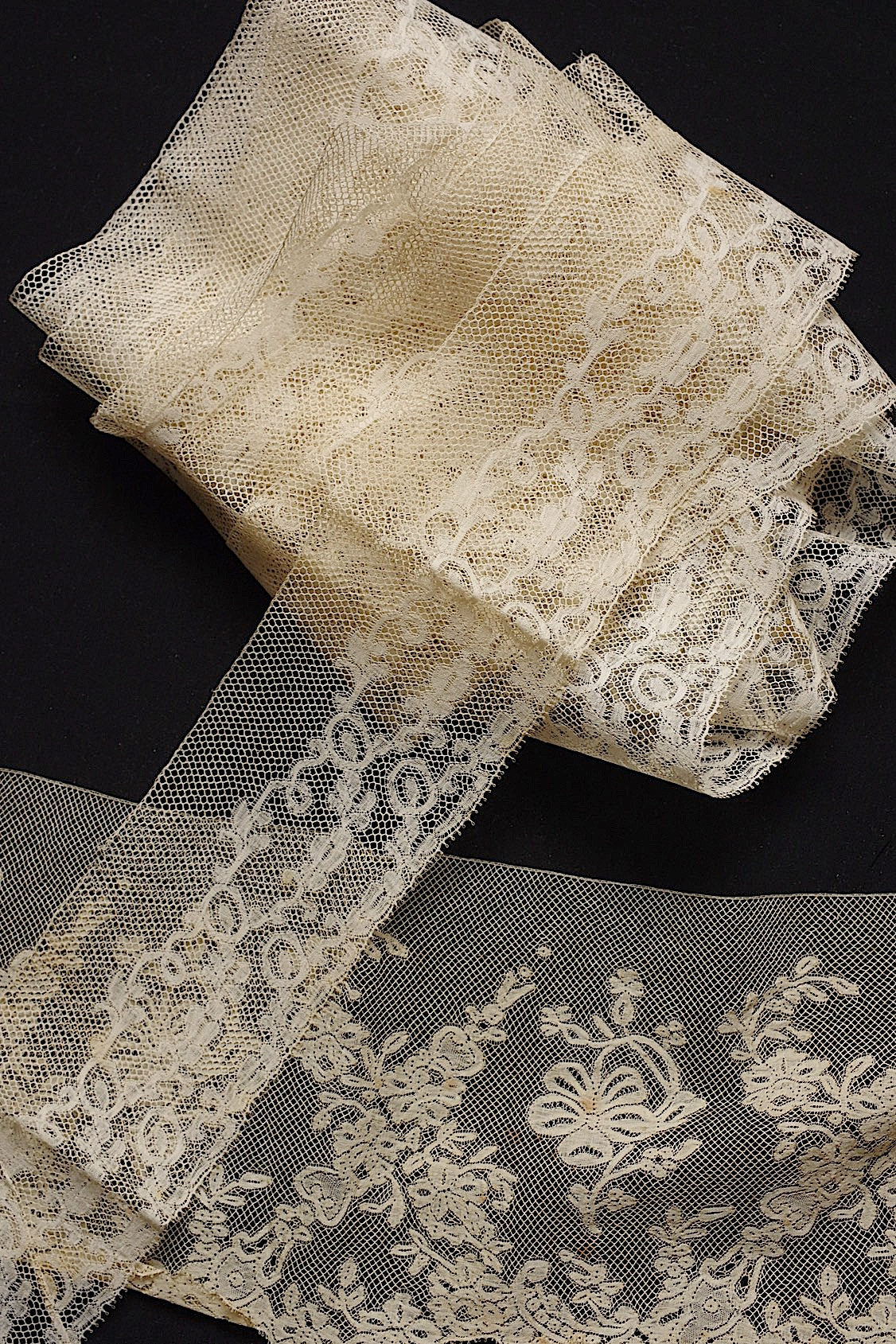 アンティークレース dentelle antique 483cm 63cm .FR a l'epoque