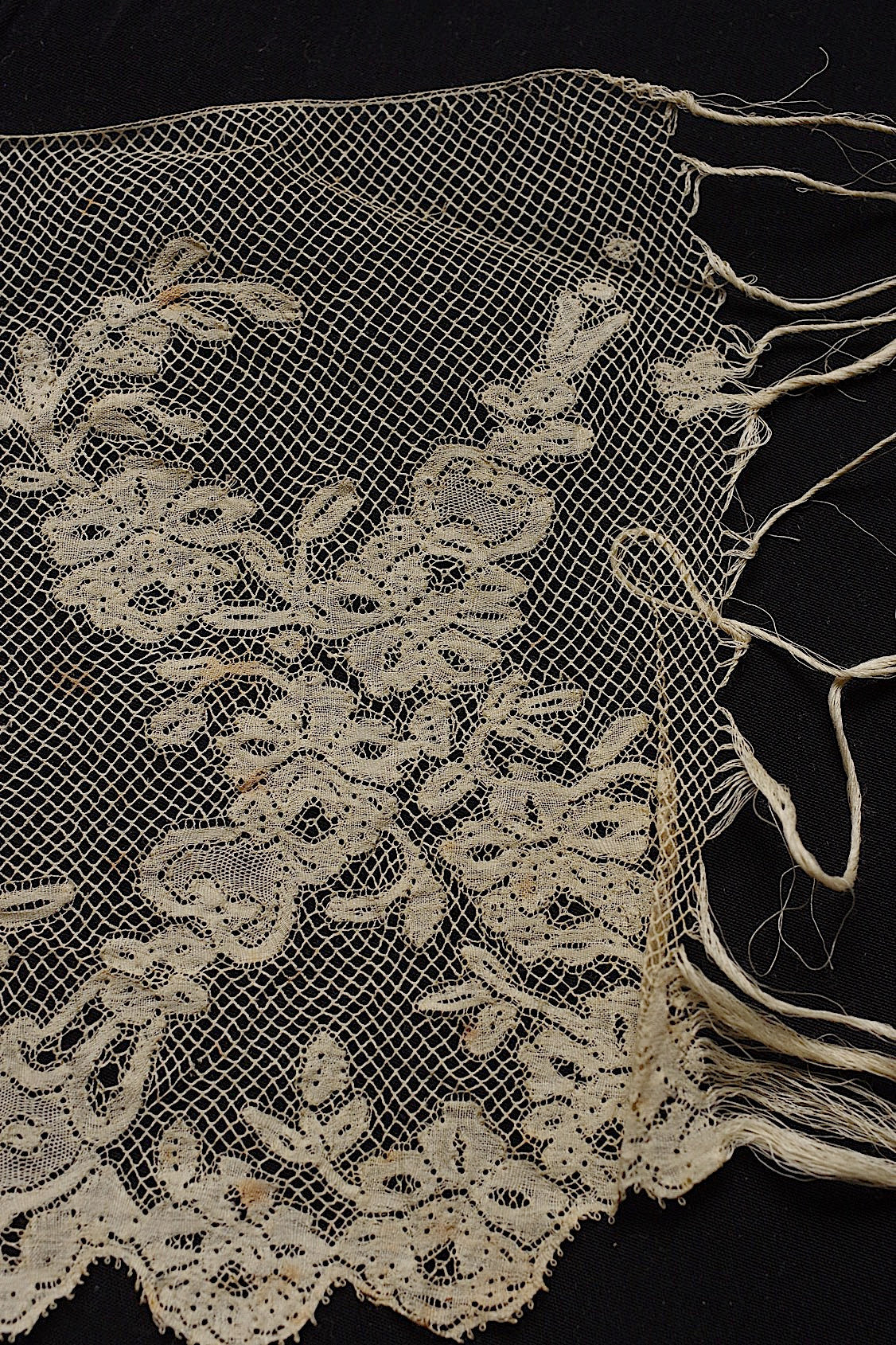 アンティークレース dentelle antique 483cm 63cm .FR a l'epoque