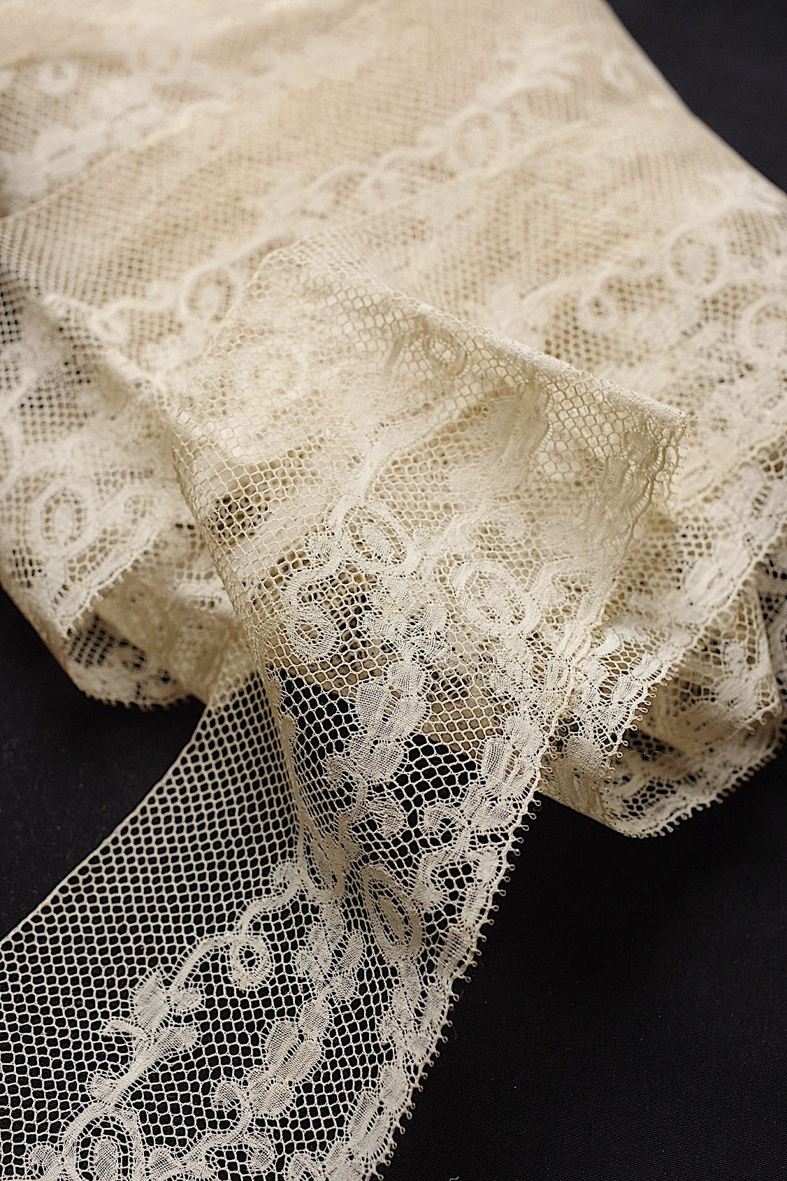 アンティークレース dentelle antique 483cm 63cm .FR a l'epoque