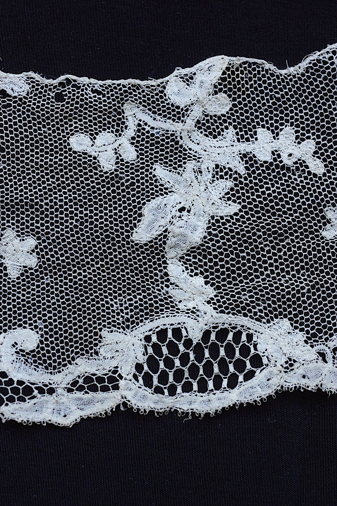 アンティークレース dentelle antique 195cm .FR a l'epoque