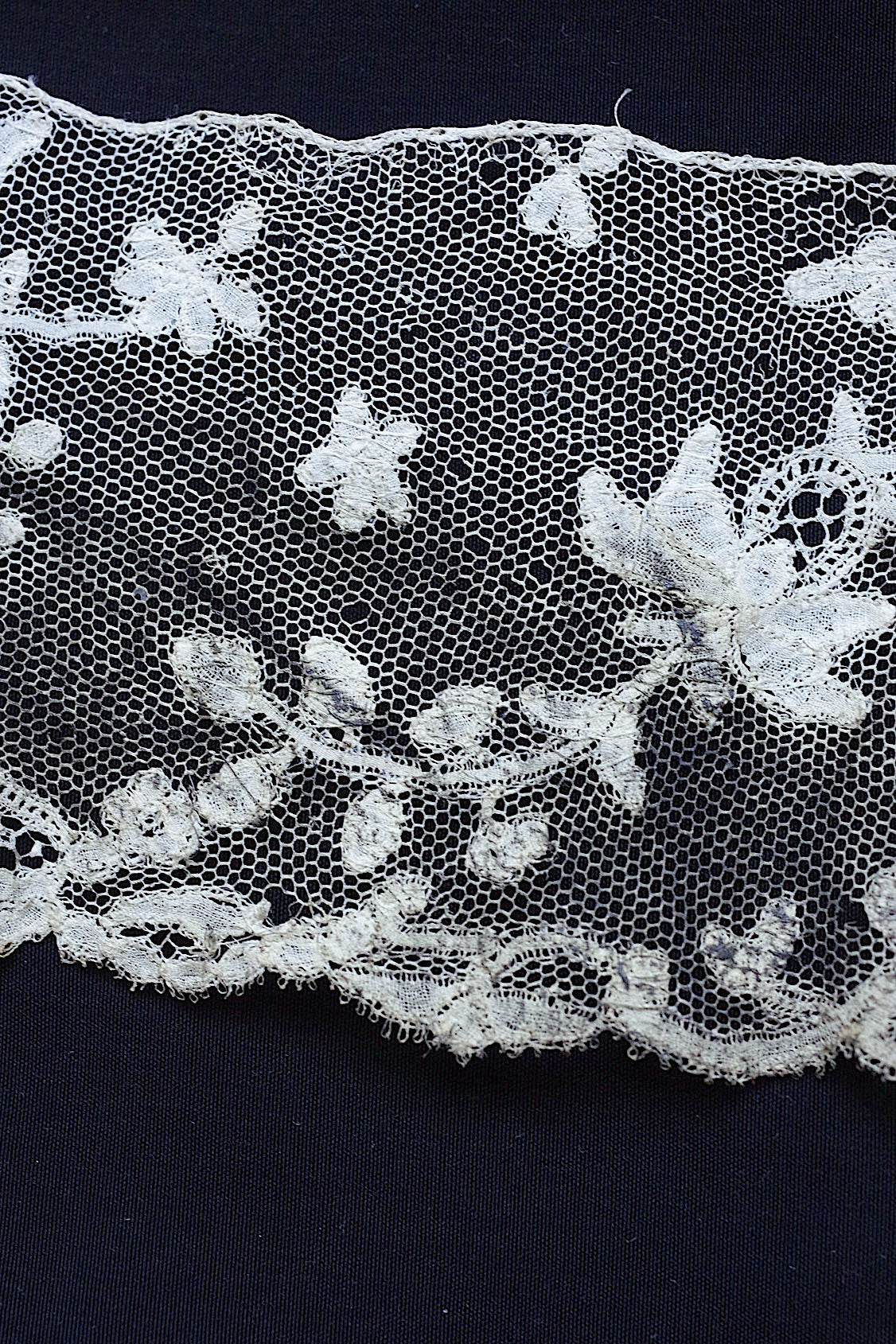 アンティークレース dentelle antique 195cm .FR a l'epoque