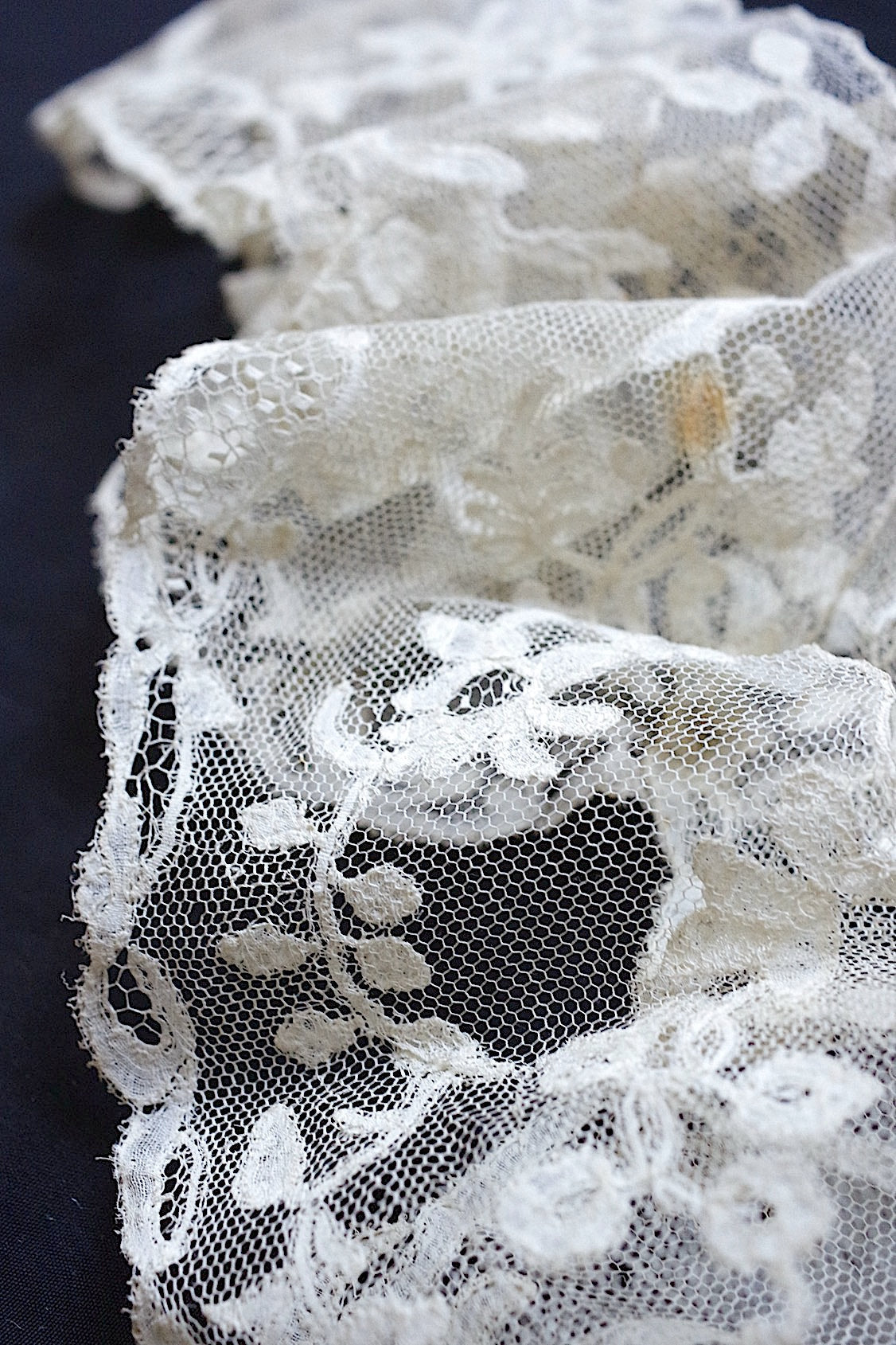 アンティークレース dentelle antique 195cm .FR a l'epoque