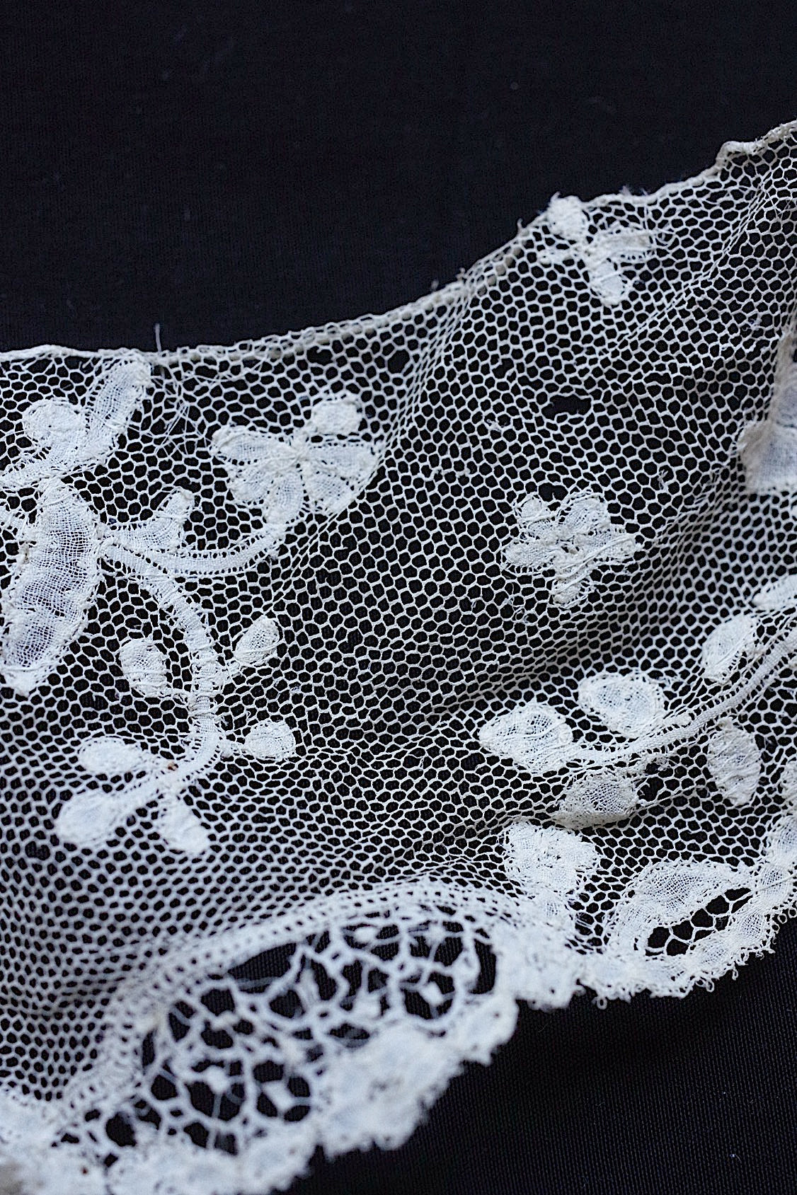 アンティークレース dentelle antique 195cm .FR a l'epoque