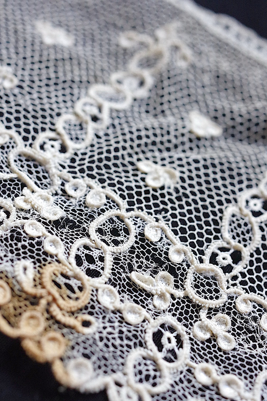 アンティークレース dentelle antique 76cm 70cm .FR a l'epoque