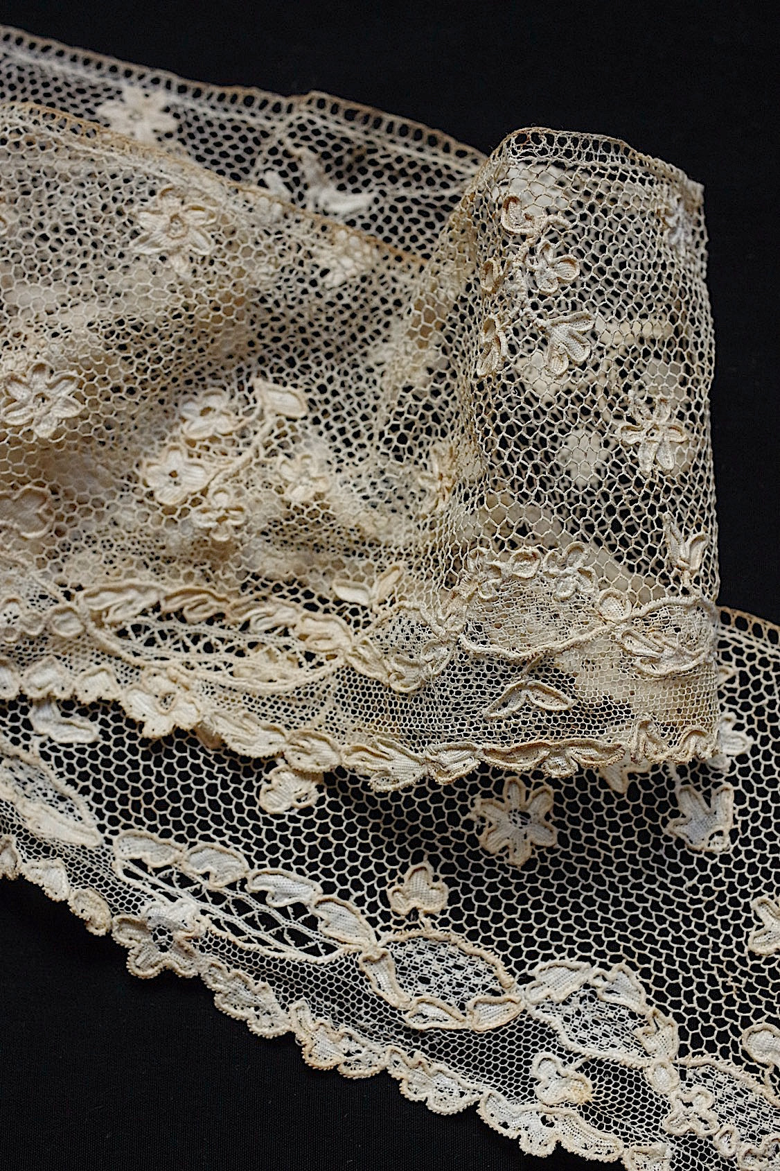 アンティークレース dentelle antique 105cm .FR a l'epoque