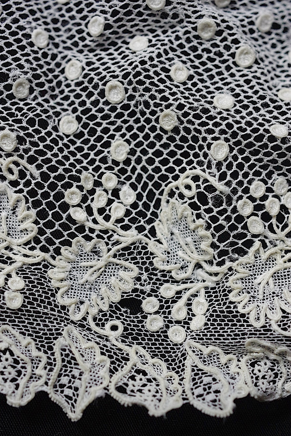 アンティークレース dentelle antique 145cm .FR a l'epoque