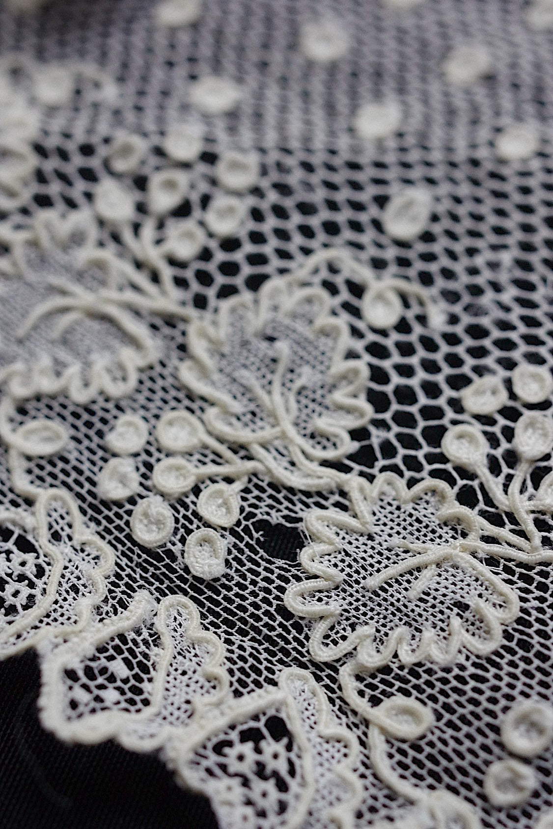 アンティークレース dentelle antique 145cm .FR a l'epoque