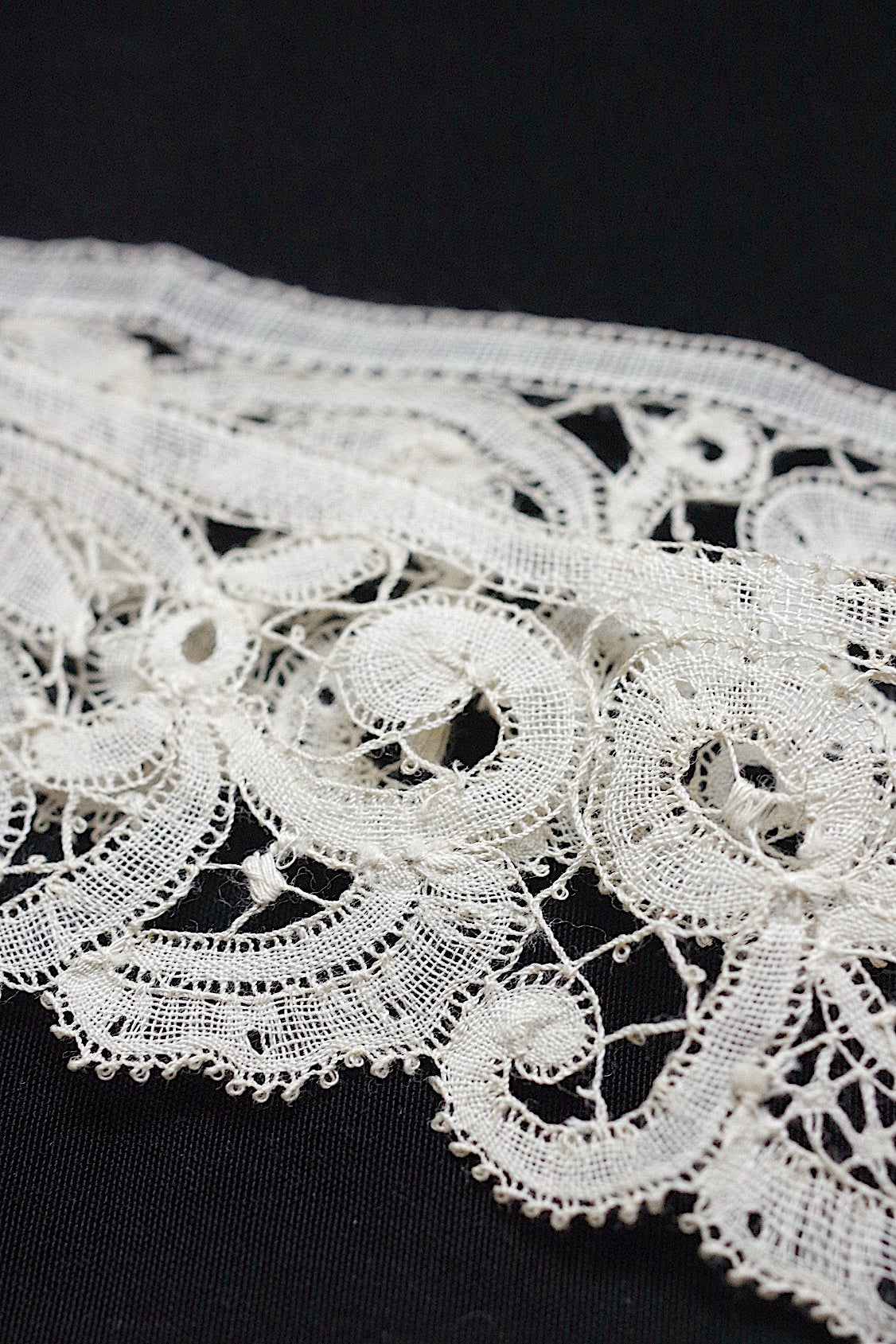 アンティークレース dentelle antique 133cm 200cm .FR a l'epoque